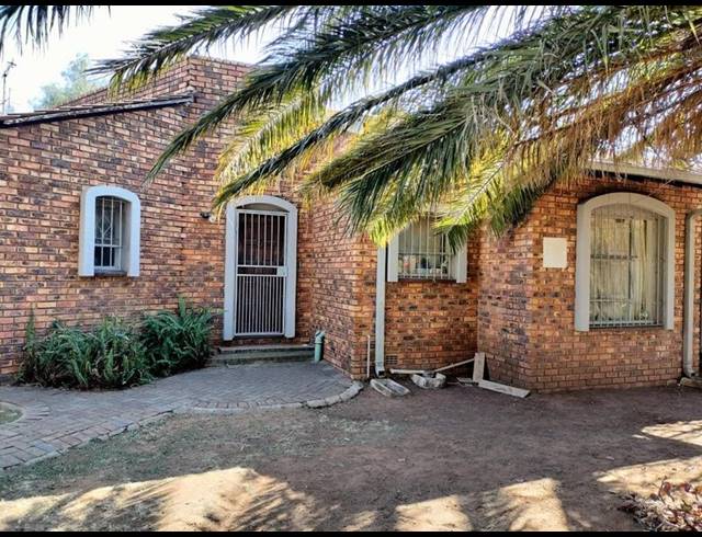 3 BEDROOM HOUSE FOR SALE IN MAYBERRY PARK